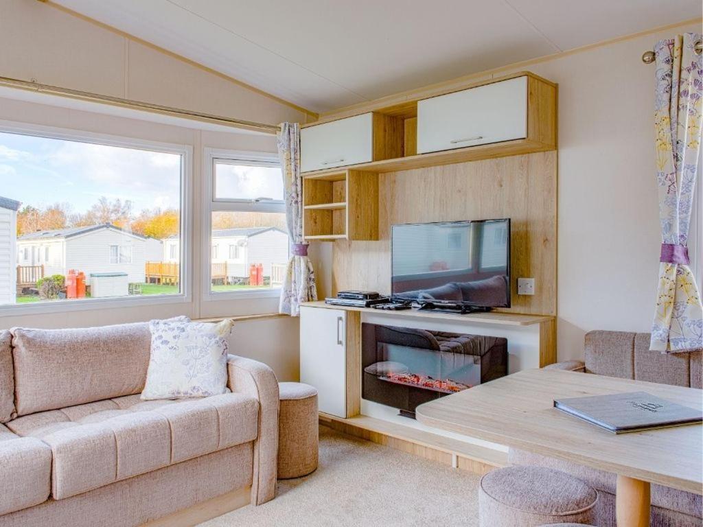 Pinewoods Park Compact Sleeps 6 - No Dogs Villa Wells-next-the-Sea Exterior photo